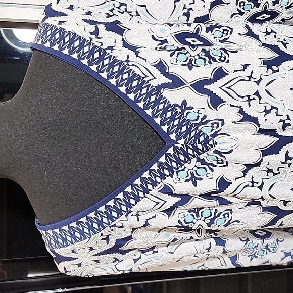 STUDIO ONE DRESS - Picture 3 of 6